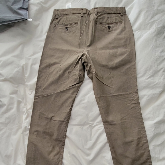 Banana Republic Men's Chino Pants - Picture 9 of 9